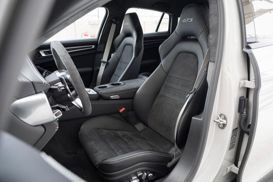 Интерьер Porsche Panamera GTS (971) 2018 года  (WW) (фото 28 из 42)